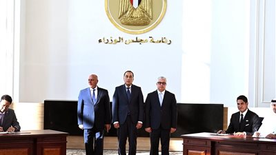 مدبولي يشهد توقيع عقد أكبر مشروع للطاقة الشمسية بقناة السويس