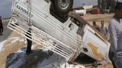 إصابة 7 في انقلاب سيارة ربع نقل بملوي بالمنيا