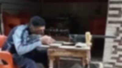  الأمن يكشف تفاصيل تداول صورة لشخص يحمل بندقية مزودة بتلسكوب بكفر الشيخ (صور)