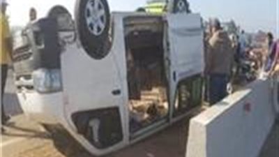 مصرع 5 وإصابة 11 في انقلاب ميكروباص على الطريق الصحراوي بالمنيا