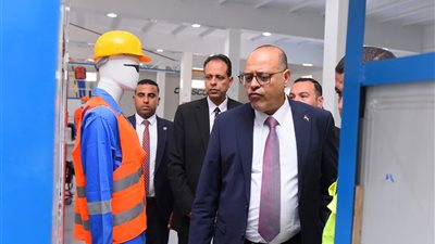 وزير العمل يتفقد موقع النحاس للمترو الجديد بأوراسكوم بالإسكندرية