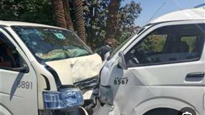 تصادم ميكروباصات بملوي يوقع 8 مصابين