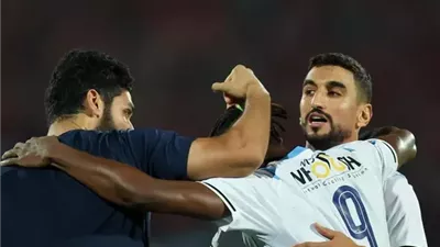 عرض خيالي.. بيراميدز يتحرك لمنع انتقال نجمه إلى الأهلي (خاص)