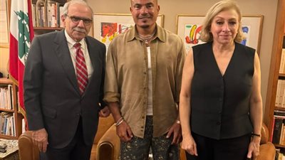 رئيس وزراء لبنان لعمرو دياب: بيروت تحبك وتفرح بقدومك