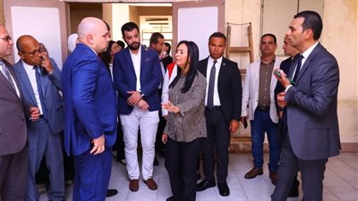 الدكتورة مايا مرسي  تزور مجمع حياة بالجيزة.. وتتفقد الخدمات المقدمة للأبناء