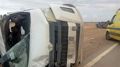 مصرع شخص وإصابة 10 إثر انقلاب ميكروباص على طريق شبرا – بنها الحر