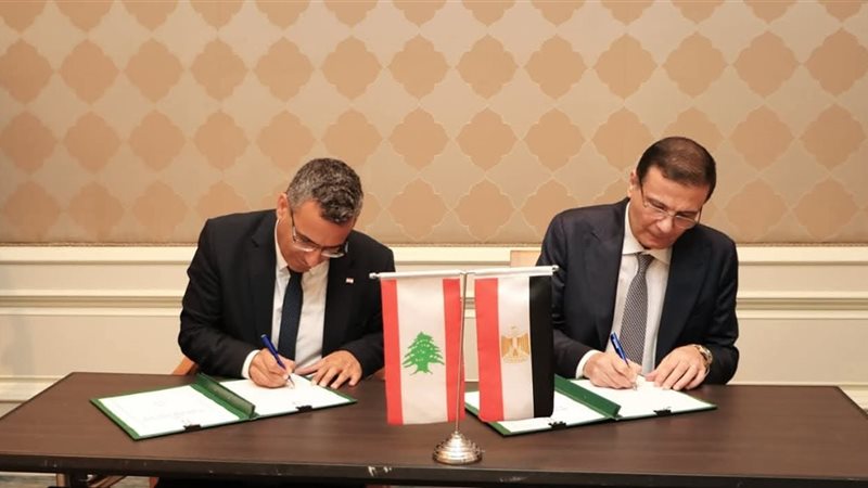 أثناء التوقيع