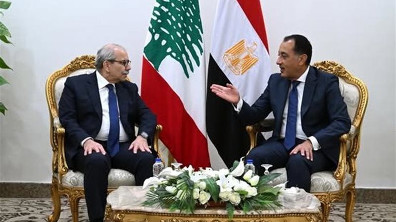 خلال جلسة مباحثات