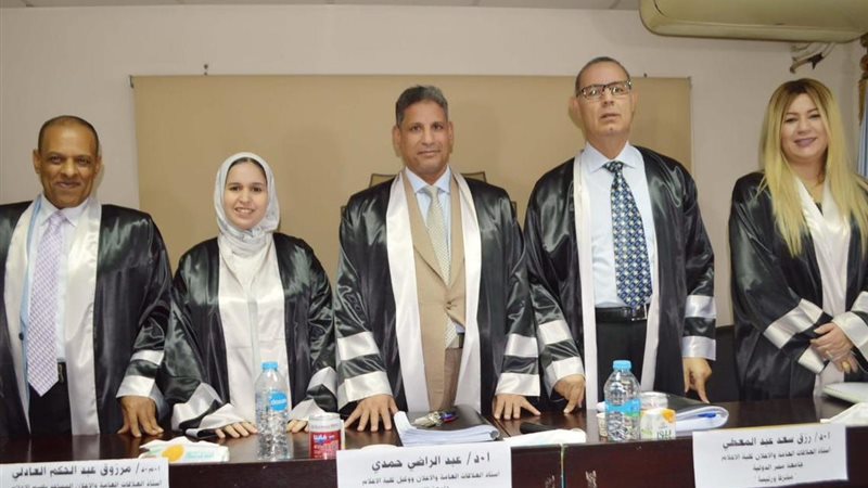 الباحثة والصحفية