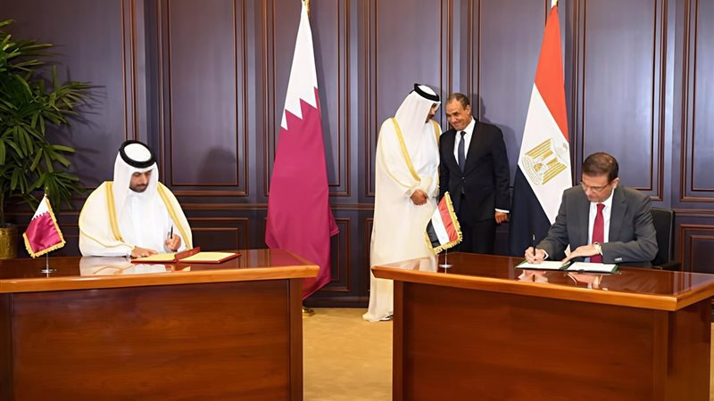 مصر وقطر توقعان مذكرة