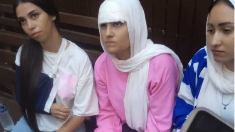 الفتيات ضحايا مطاردة