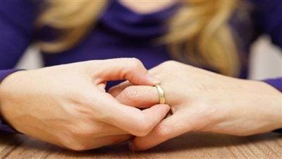 سيدة تقيم دعوى طلاق: «جوزي خدرني وصورني أثناء العلاقة الزوجية»