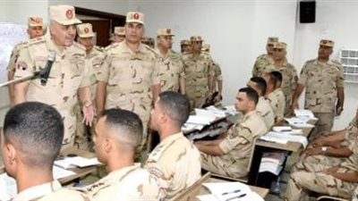 رئيس الأركان يتفقد المنظومة التعليمية بالمعاهد العسكرية التخصصية