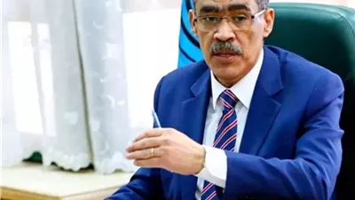 «الريفييرا».. هل ضاقت عليهم الأرض؟