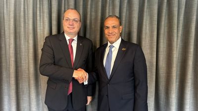 وزير الخارجية يبحث مع نظيره الألباني تعزيز التعاون المشترك ودعم القضايا الإقليمية