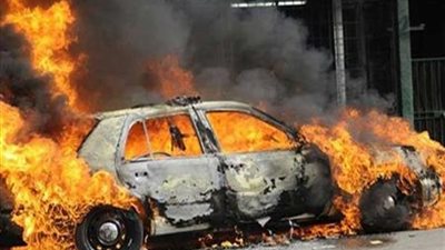 جحيم بكورنيش الإسكندرية.. النيران تلتهم سيارة ملاكي والسيطرة عليها في اللحظة الأخيرة