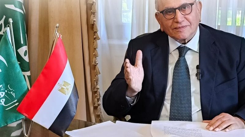 الدكتور عبدالسند