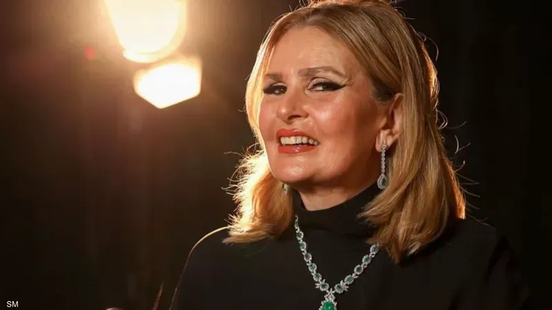 الفنانة يسرا
