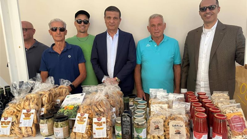 وزيرا الزراعة والشؤون