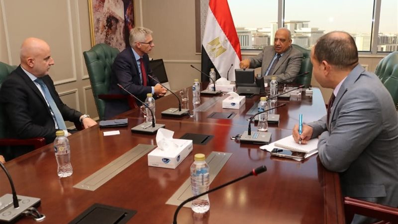 وزير الكهرباء