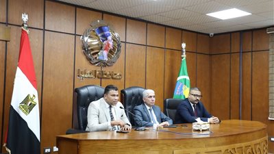 اجتماع موسع بالمنيا لمناقشة آليات تحديث منظومة تراخيص المحال العامة