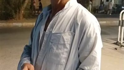 عم إبراهيم بائع المناديل.. كفاح وصبر على قسوة العيش رغم الستين