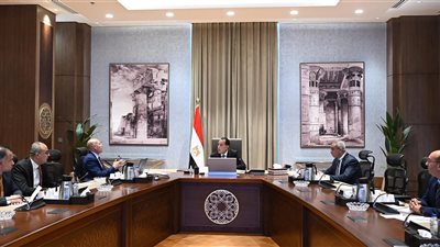 رئيس الوزراء يتابع مع محافظ القاهرة الموقف التنفيذي الحالي لعدد من المشروعات الجارية بالمحافظة