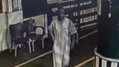 لص يسرق صندوق تبرعات مسجد شهير بالمعادي