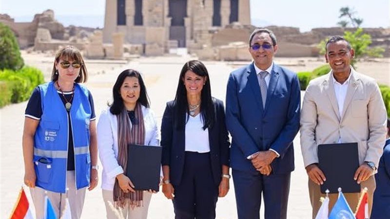 جانب من توقيع اتفاقية