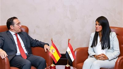 وزيرة التخطيط تعقد جلسة مباحثات مع وزير الخارجية والتعاون بإسبانيا لبحث سبل التعاون المشترك