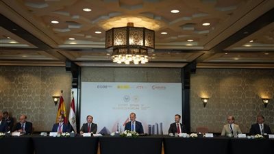  ملك إسبانيا يترأس لقاء خاص مع عدد من رجال الأعمال لتعزيز دور القطاع الخاص