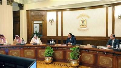 رئيس الوزراء يناقش مع وزير الدولة السعودي حزمة استثمارات سعودية في مصر