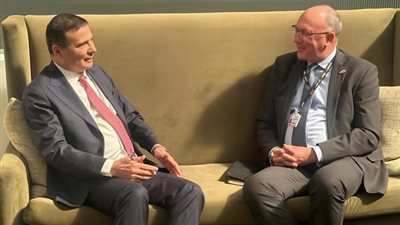 وزير الزراعة يلتقي بمفوض المملكة المتحدة لدى جنوب أفريقيا ويؤكد أهمية تبادل الخبرات والتكنولوجيا 