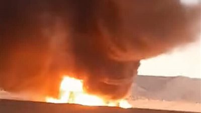 اصطدام سيارتين نقل يشعل حريقًا هائلًا على الطريق الإقليمي بحلوان