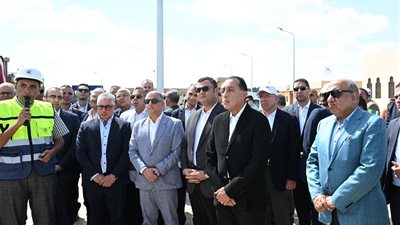  رئيس الوزراء يفتتح محطة ومأخذ المياه بالقنطرة غرب الصناعية