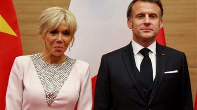ماكرون يقدم أدلة علمية للمحكمة لتفنيد الشائعات حول أنوثة السيدة الأولى الفرنسية