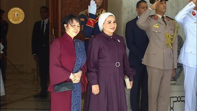 قرينة الرئيس السيسي ترحب بحرم رئيس سنغافورة في بلدها الثاني مصر