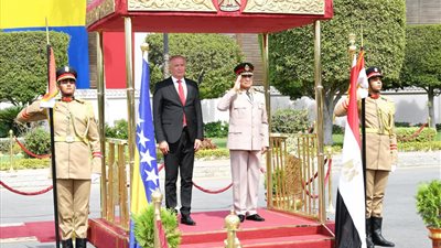 الفريق أول عبد المجيد صقر يلتقى وزير الدفاع لدولة البوسنة والهرسك