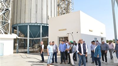 فى أول أيام زيارته لـ أسوان.. وزير الرى يتفقد 