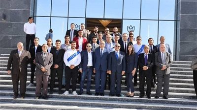 بالتعاون مع جامعة اللوتس.. محافظ المنيا يكرم أوائل الثانوية العامة