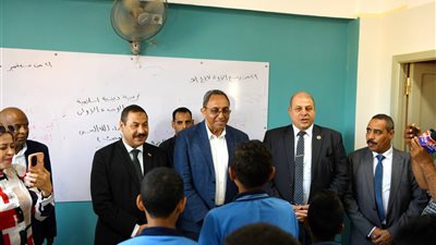 محافظ قنا: حريصون على دعم قطاع التعليم لتوفير بيئة محفزة لتحقيق التفوق والابتكار