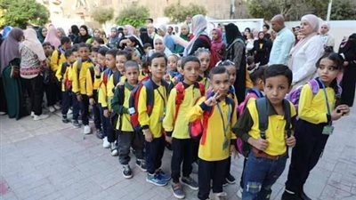 أجواء مبهجة وبلالين ورسومات.. انتظام الدراسة فى ثالث أيام العام الدراسي الجديد