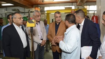 طلمبات غاطسة لأول مرة بمصر.. وزير الإنتاج الحربي يتفقد مصنع 270 الحربي