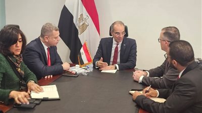 استثمارات التعهيد مع الولايات المتحدة.. تفاصيل لقاء وزير الاتصالات مع مسؤولي الشركات الأمريكية