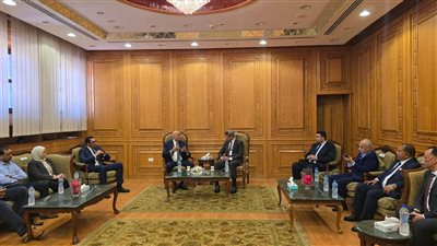 481 مليون جنيه لدعم المشروعات الصغيرة بالسويس.. وتسليم 27 سيارة أجرة جديدة