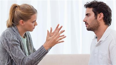 طبيب نفسي: ليس كل زوج نرجسي.. والسوشيال ميديا تروّج لفوضى المصطلحات