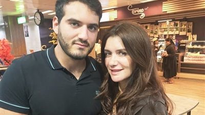 غادة عادل تتسلم درع تكريم بمهرجان الغردقة وتواصل تصوير 