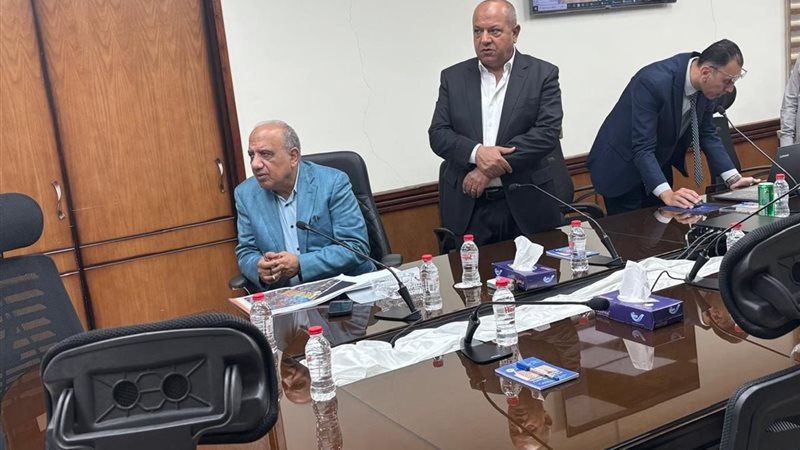 وزير الكهرباء خلال