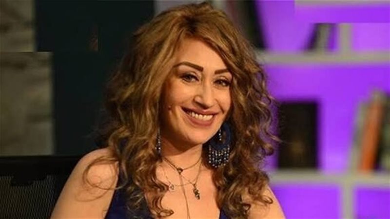 الفنانة إيناس مكي