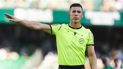 سيزار سوتو جرادو لإدارة اللقاء..الاتحاد المصري يعلن الطاقم التحكيمي لقمة الأهلي والزمالك